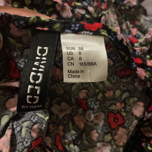 Pretty Floral Shorts Romper Size 8 - Picture 2 of 2